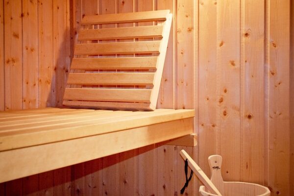 Infrarødt saunatæppe vs. traditionel sauna: Hvad er forskellen?