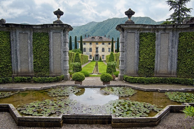 Når hjemmet smelter sammen med landskabet: En underspillet villa i favrskov